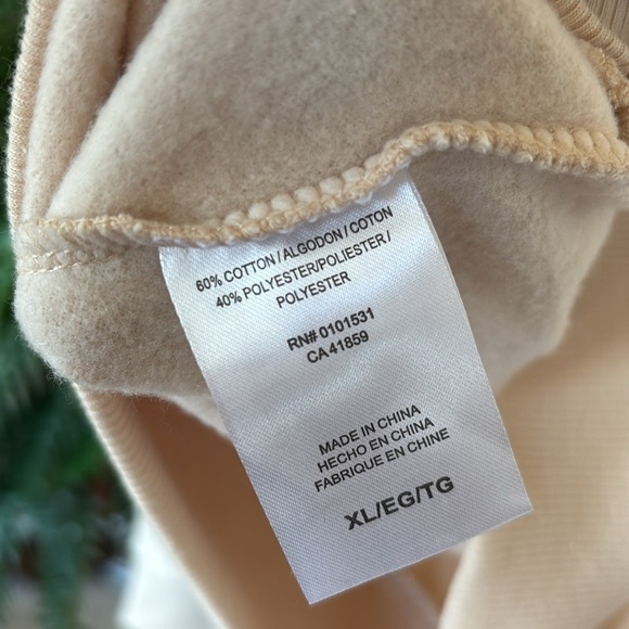 Brand New Bratz Hoodie Pullover Sweatshirt Cartoon Beige w/ Colorful Graphic Y2K - Picture 9 of 14